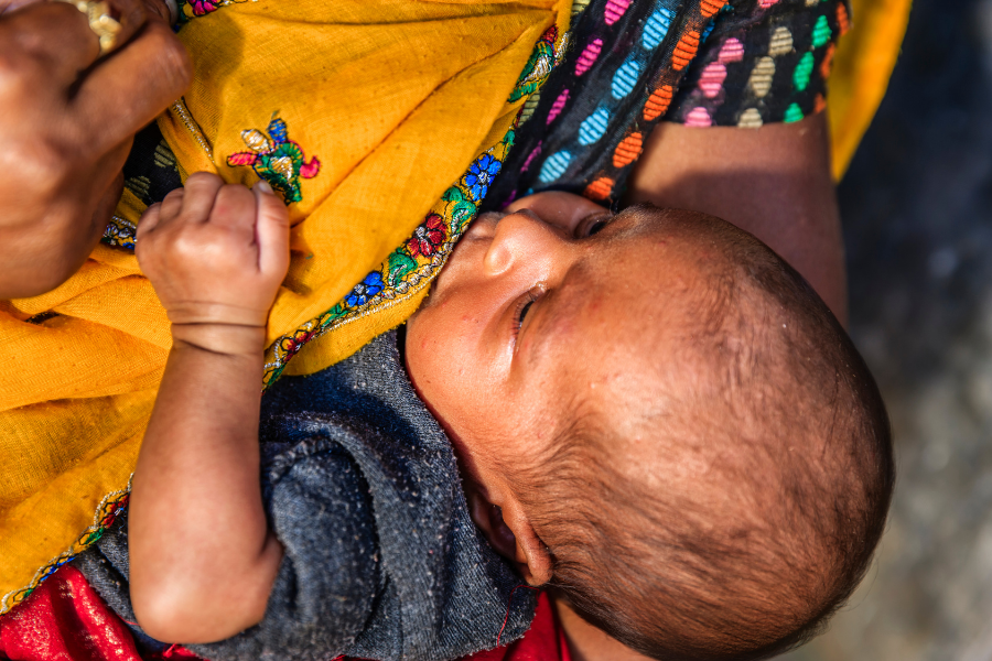 Three Lessons To Improve Quality Of Care For Newborns In India LSHTM   Young Indian Mother Breastfeeding Her Newborn Child In Jaipur India 